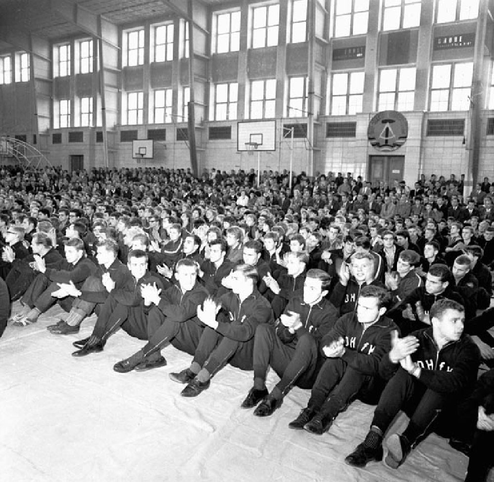 Leipzig: September 1964 Walter Ulbricht an der Deutschen Hochschule für Körperkultur und Sport (DHFK) in Leipzig Foto: Schönfeld