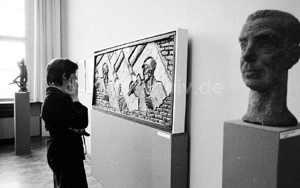 DDR-Bildarchiv: Berlin - Sieger-Ausstellung im Alten Museum in Berlin Umschlagnr.: 42 Foto: Winkler