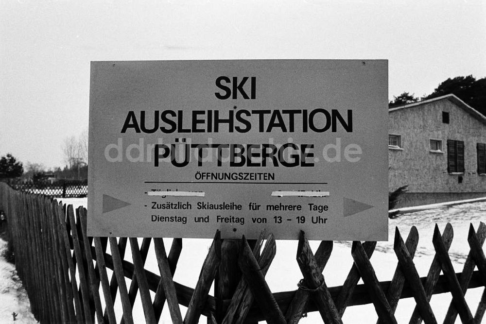 DDR-Bildarchiv: Berlin - Ski Ausleihstation Püttberge in Berlin