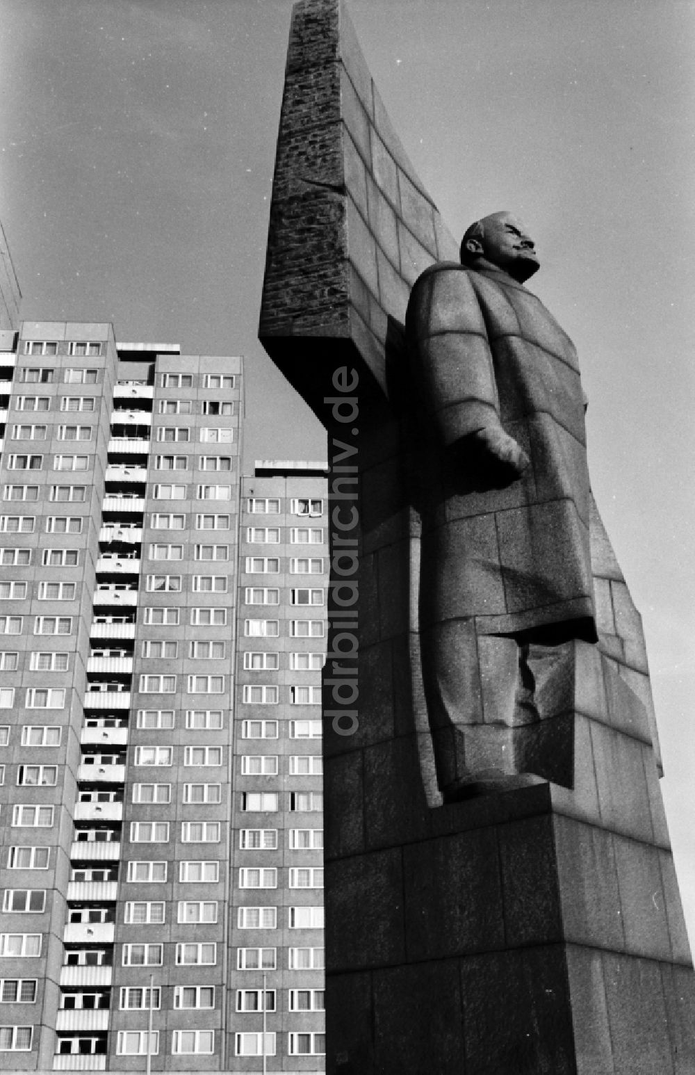DDR-Bildarchiv: Berlin - Skulptur des Lenindenkmales am Leninplatz in Berlin in der DDR