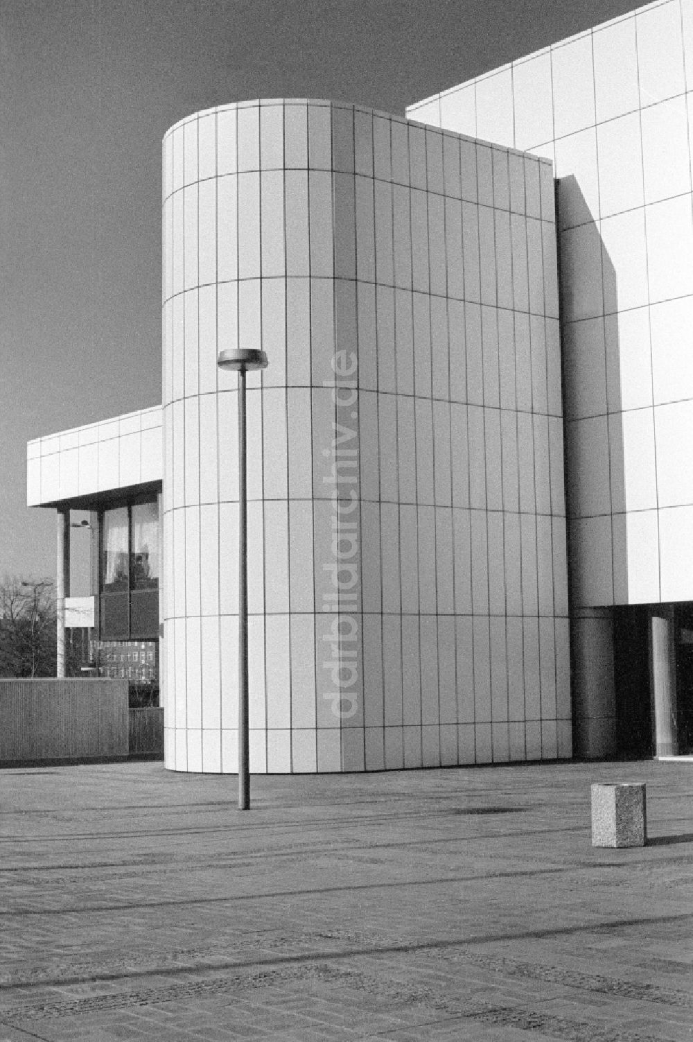 DDR-Bildarchiv: Berlin - Sockelbebauung Internationales Handelszentrum an der Friedrichstraße in Ostberlin in der DDR