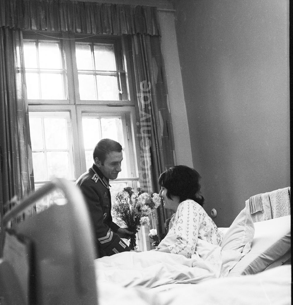 Berlin: Soldat besucht seine Frau im Krankenhaus in Berlin