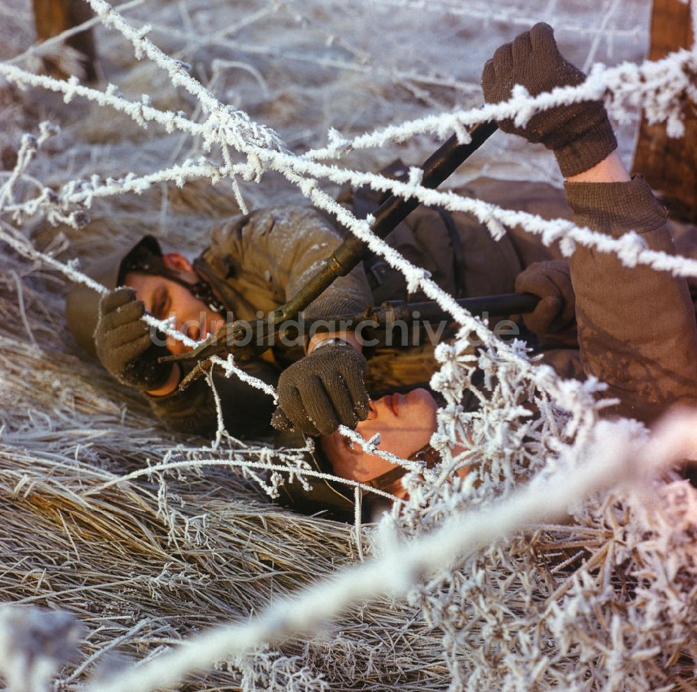 DDR-Fotoarchiv: Storkow - Soldaten bei Übung in Storkow