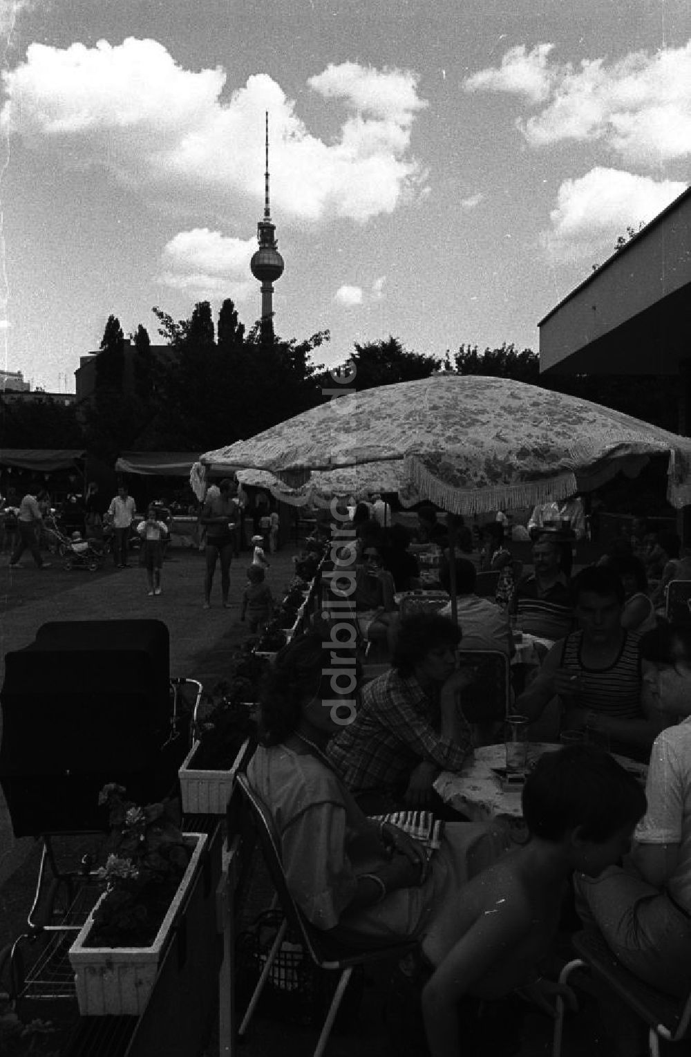 DDR-Bildarchiv: Berlin - Sommerfest im Monbijoupark