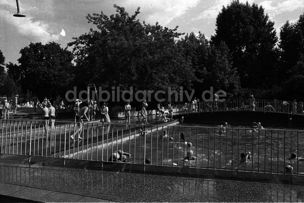 DDR-Bildarchiv: Berlin - Sommerfest im Monbijoupark
