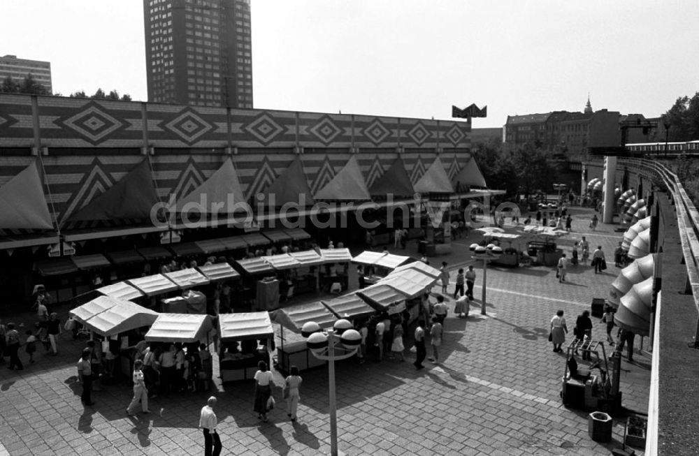 DDR-Fotoarchiv: Berlin-Mitte - Sommermarkt und Berliner Markthalle 10.07.89 Foto: Grahn Umschlag 0824