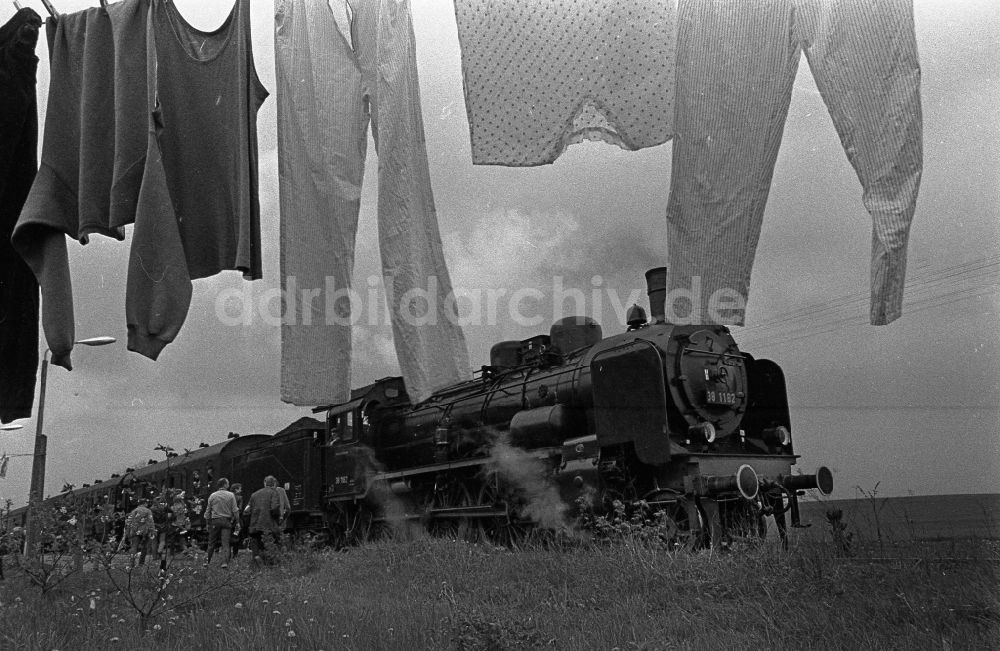 DDR-Fotoarchiv: Fürstenberg/Havel - Sonderfahrt des Traditionszuges Dampflokomotive der Deutschen Reichsbahn der Baureihe in Fürstenberg / Havel in Brandenburg in der DDR