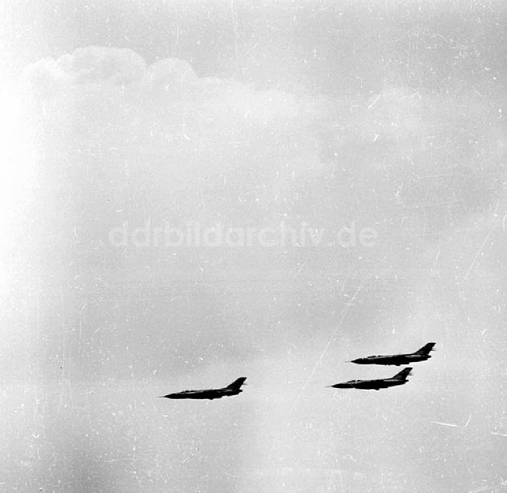 DDR-Bildarchiv: Domodedowo (Moskau / UdSSR) - Sowjetische Luftparade in Domodedowo Foto: Rasch Umschlagnr.: 3752