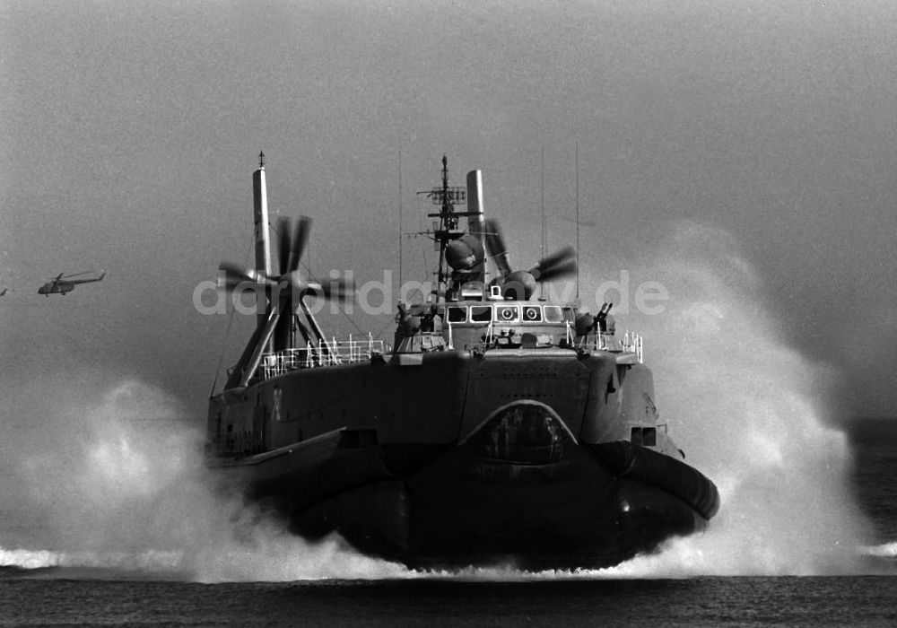 DDR-Fotoarchiv: Karlshagen - Sowjetisches Luftkissenboot auf der Ostsee bei Karlshagen