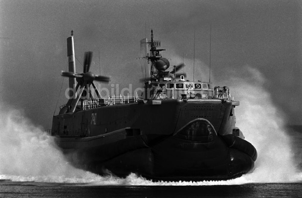 Karlshagen: Sowjetisches Luftkissenboot auf der Ostsee bei Karlshagen
