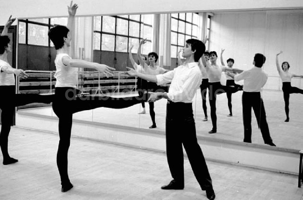 Berlin: 24.01.1986 Staatliche Ballettschule.