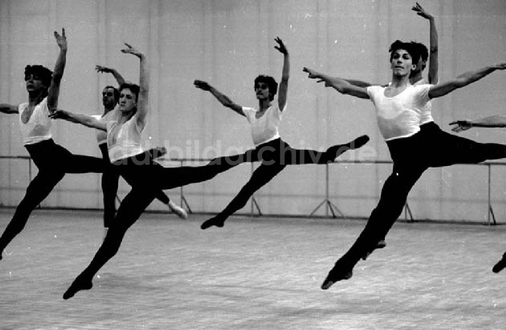 DDR-Fotoarchiv: Berlin - 24.01.1986 Staatliche Ballettschule.
