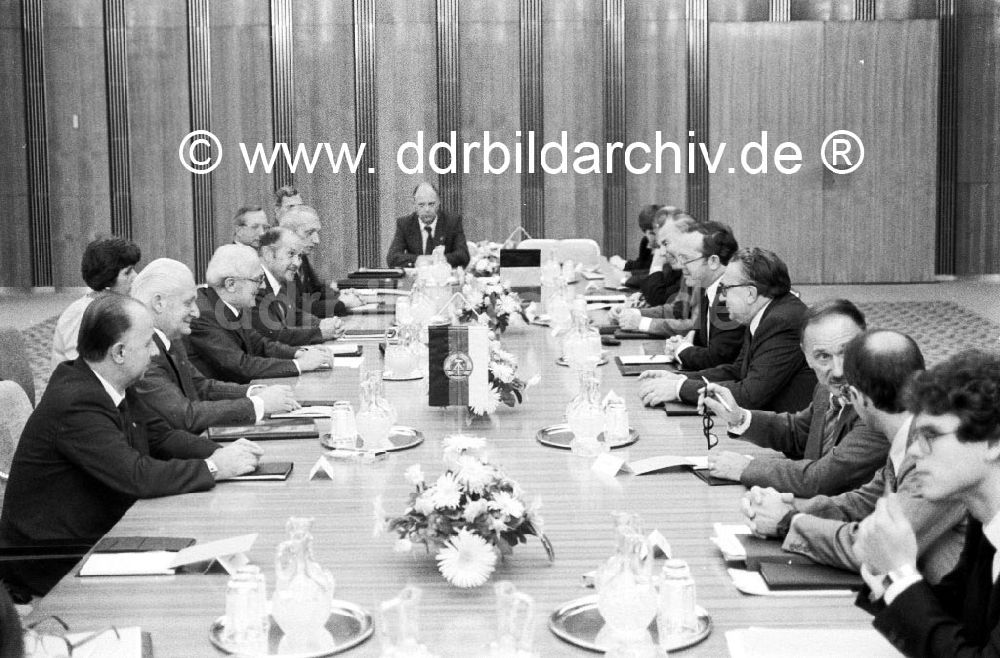 DDR-Bildarchiv: Berlin - Staatsbesuch Belgien , Offizielle Gespräche im Staatsrat
