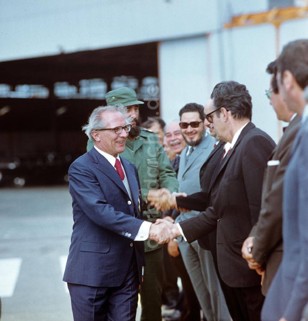 DDR-Bildarchiv: Santiago de Cuba - Staatsbesuch Erich Honecker 1974 in Kuba / Cuba - Ankunft