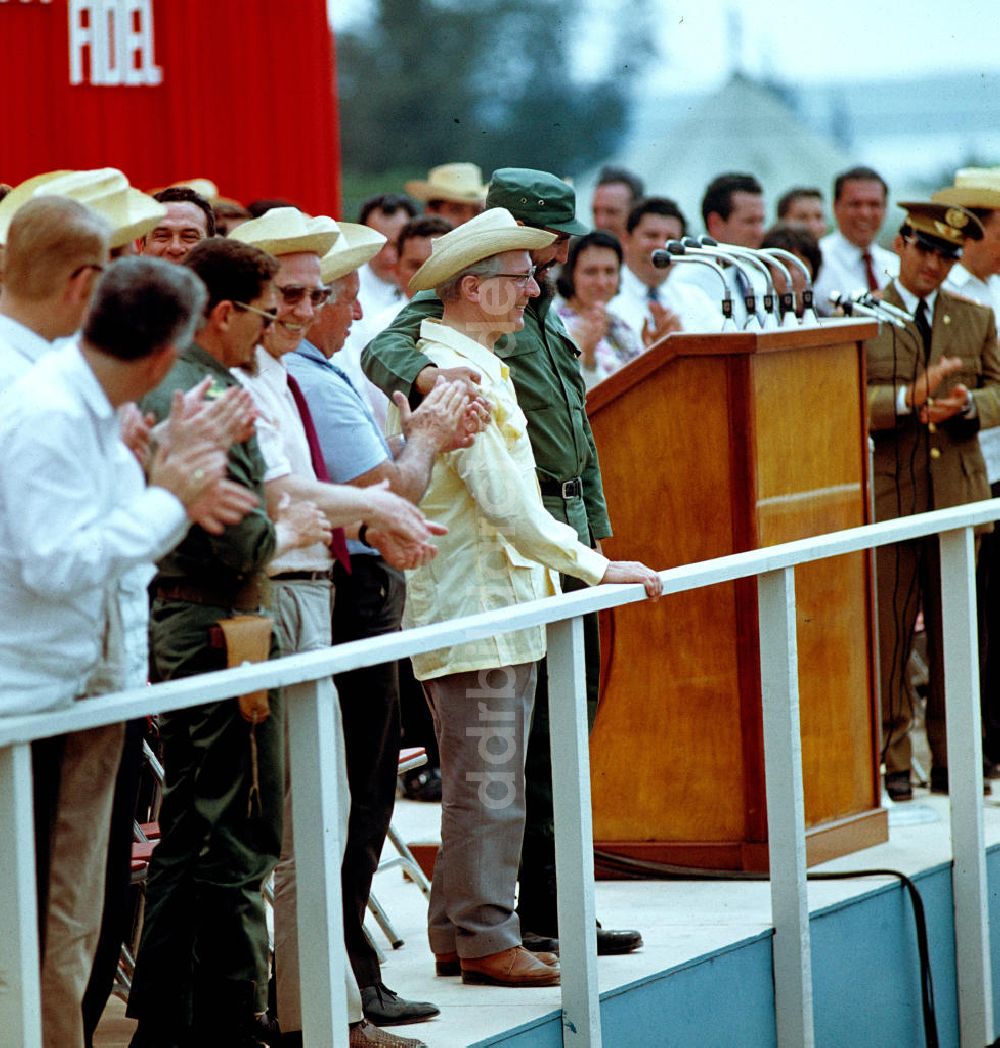 DDR-Fotoarchiv: Cienfuegos - Staatsbesuch Erich Honecker 1974 in Kuba / Cuba - Cienfuegos