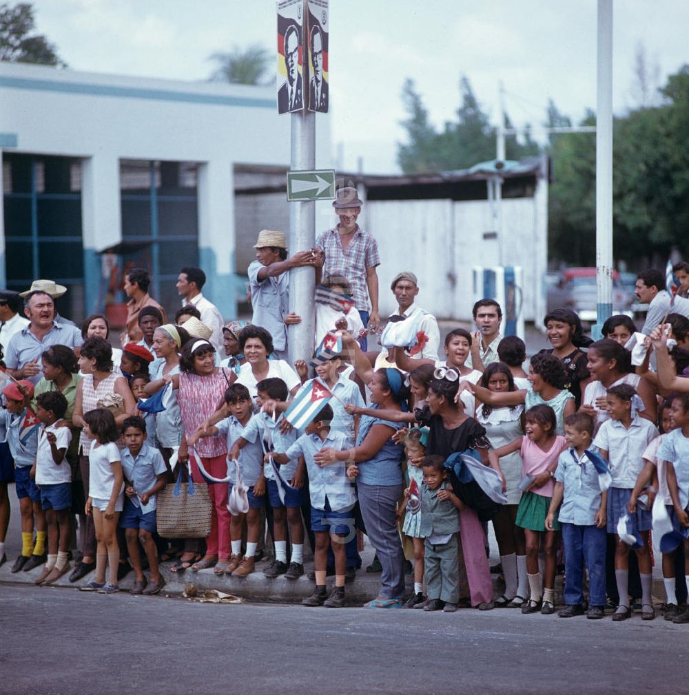 DDR-Fotoarchiv: Havanna - Staatsbesuch Erich Honecker 1974 in Kuba / Cuba - Empfang