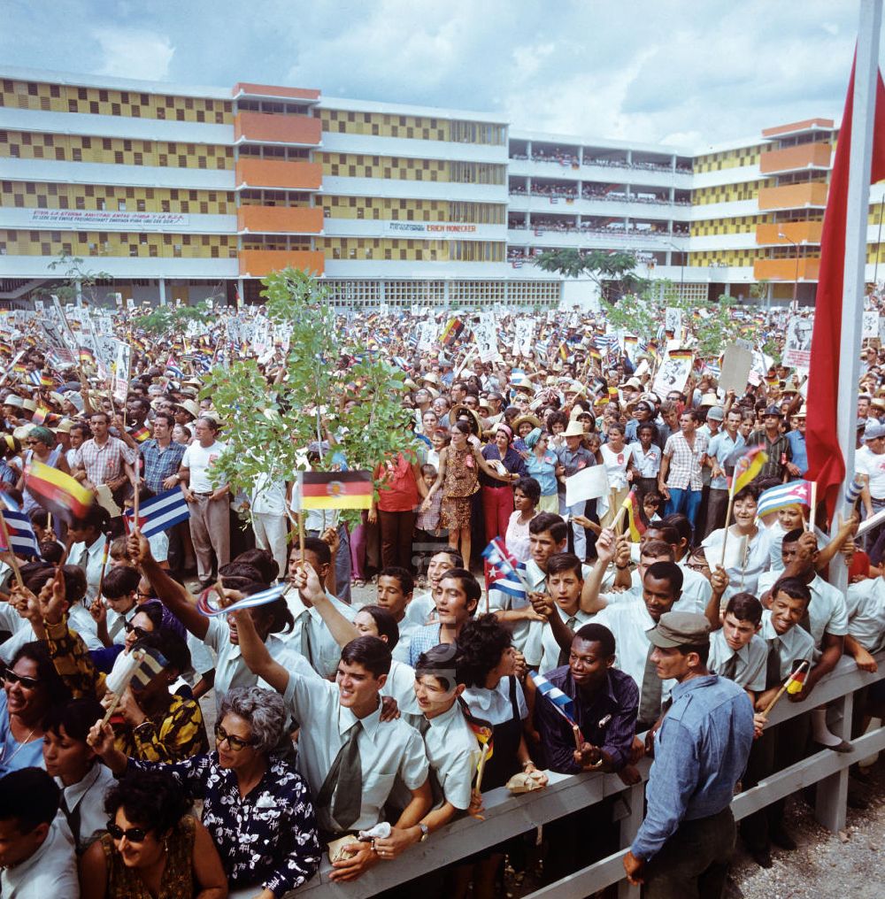 DDR-Bildarchiv: Havanna - Staatsbesuch Erich Honecker 1974 in Kuba / Cuba - Empfang