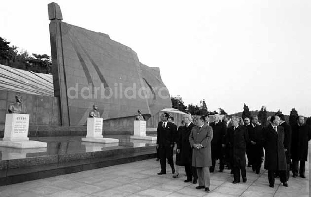 DDR-Fotoarchiv: Pjöngjang - Staatsbesuch von Erich Honecker in Nordkorea. Foto: Burkhard Lange