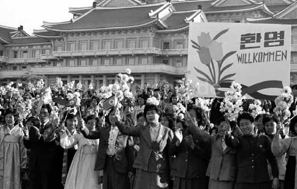 DDR-Bildarchiv: Pjöngjang - Staatsbesuch von Erich Honecker in Nordkorea. Foto: Burkhard Lange