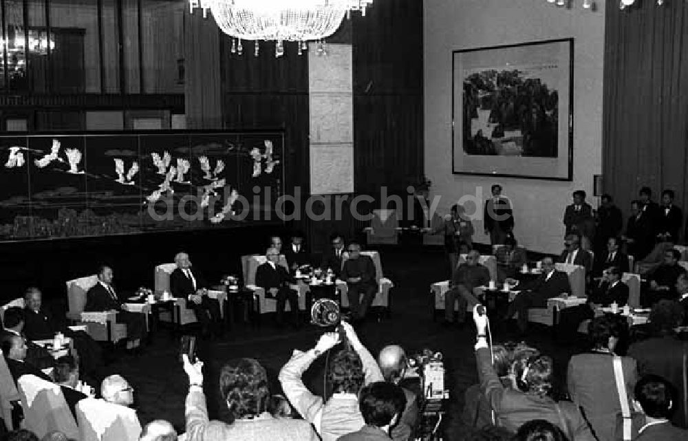 DDR-Fotoarchiv: Peking - Staatsbesuch Erich Honecker in Peking / China
