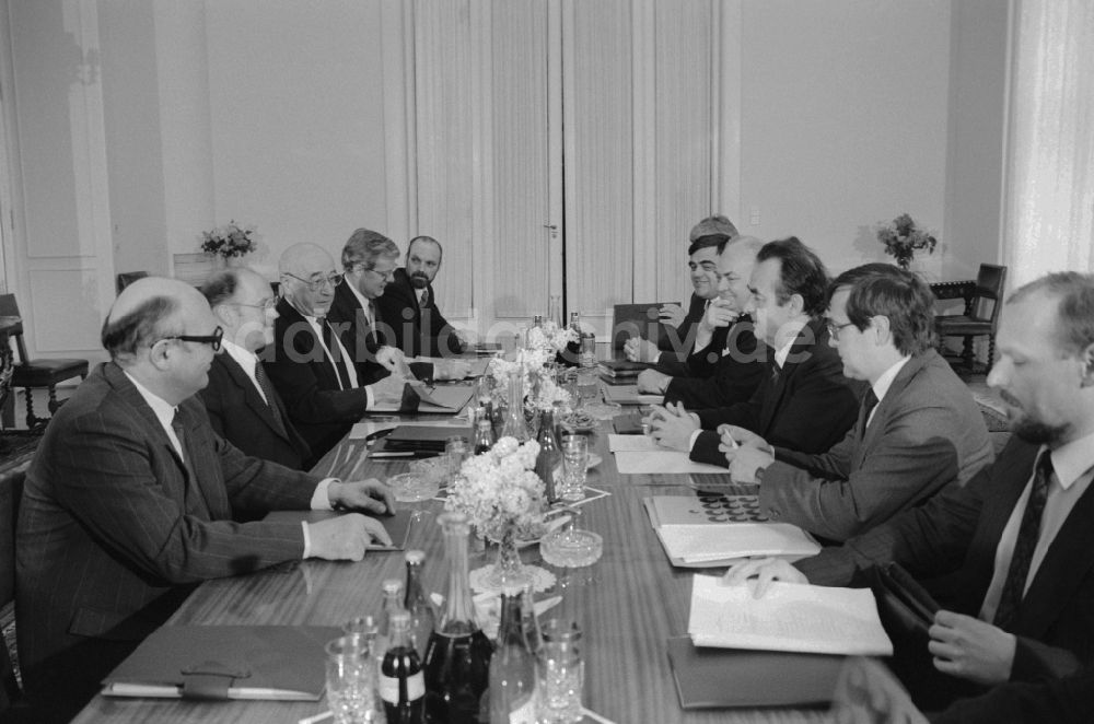 DDR-Bildarchiv: Prag - Staatsbesuch Erich Honecker (1912 - 1994) in Prag in der CSSR / Tschechische Republik