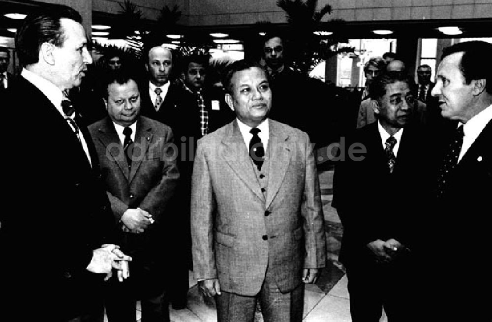 DDR-Bildarchiv: Berlin - Staatsbesuch des laotischen Präsidenten Foto: Schönfeld