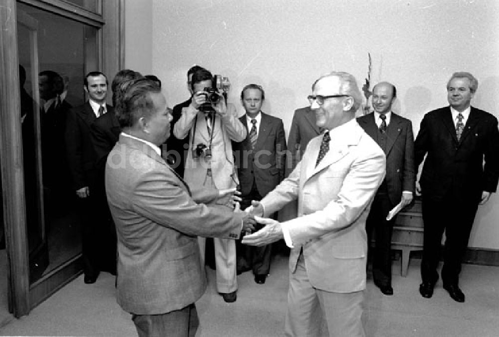 DDR-Fotoarchiv: Berlin - Staatsbesuch des laotischen Präsidenten Foto: Schönfeld