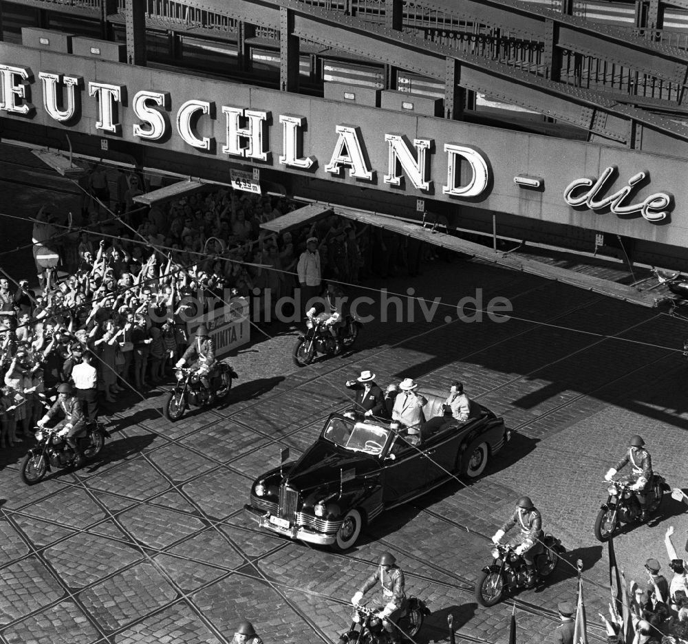 DDR-Bildarchiv: Berlin - Staatsbesuch sowjetischer Ministerpräsident Nikita Chruschtschow in Ostberlin in der DDR