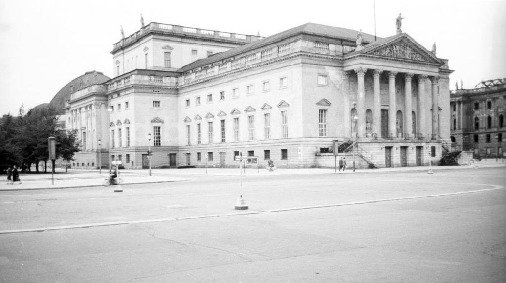 DDR-Bildarchiv: Berlin - Staatsoper Berlin Unter den Linden, 1957