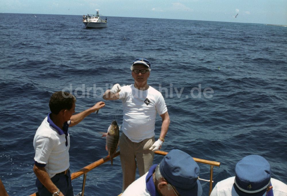 Havanna: Staatsratsvorsitzender Erich Honecker und Fidel Alejandro Castro Ruz beim Angeln und Fischen in Havanna in Kuba