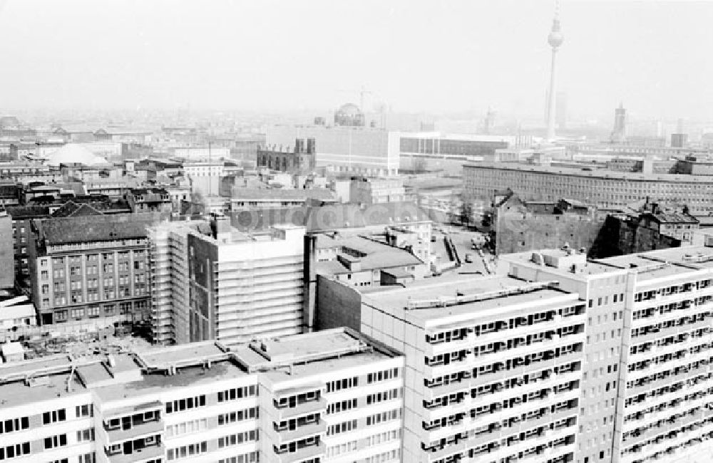 DDR-Fotoarchiv: Berlin - Stadtansicht von Berlin-Mitte Karl-Marx-Allee Foto: Schönfeld