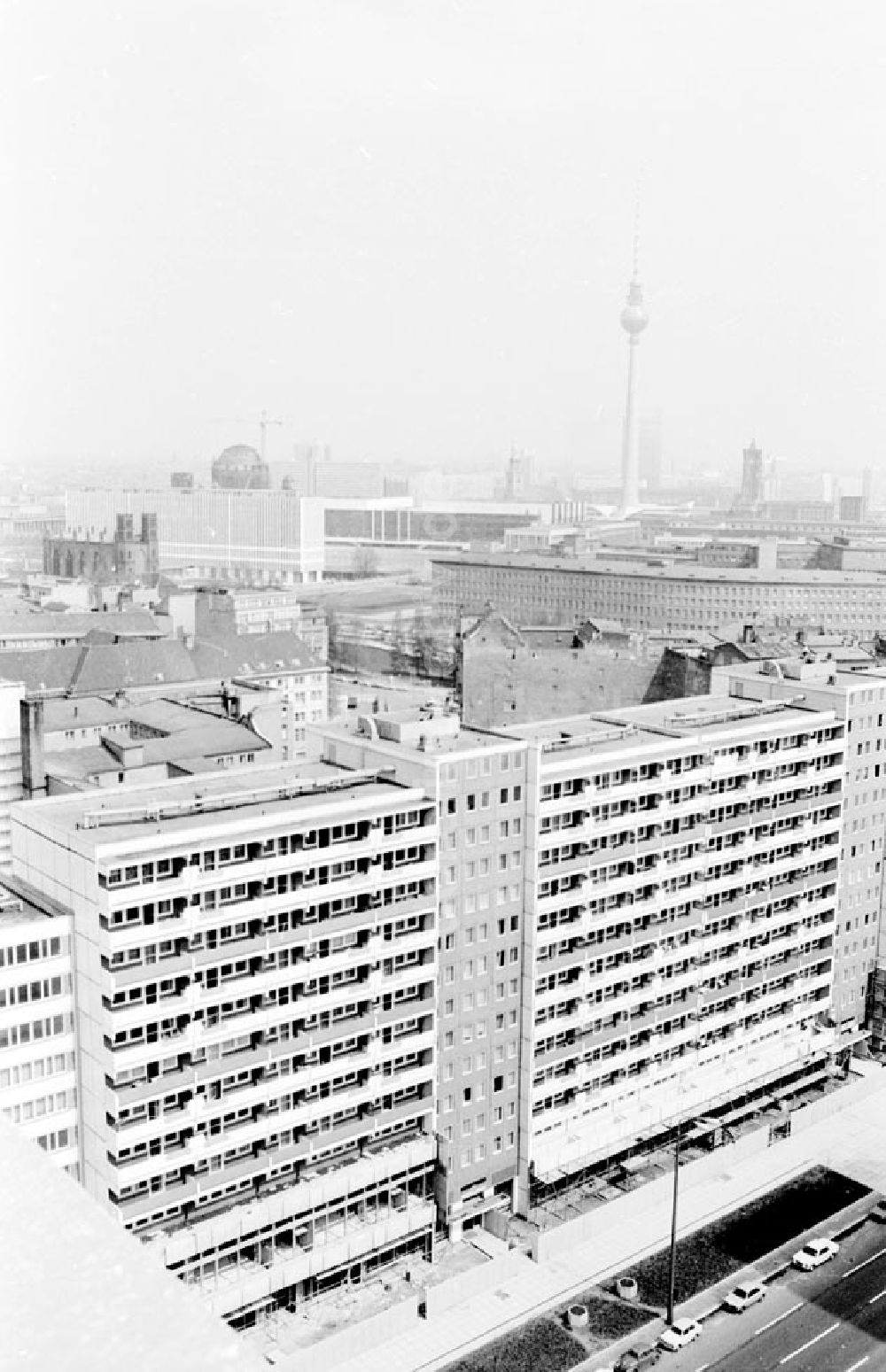 DDR-Bildarchiv: Berlin - Stadtansicht von Berlin-Mitte Karl-Marx-Allee Foto: Schönfeld