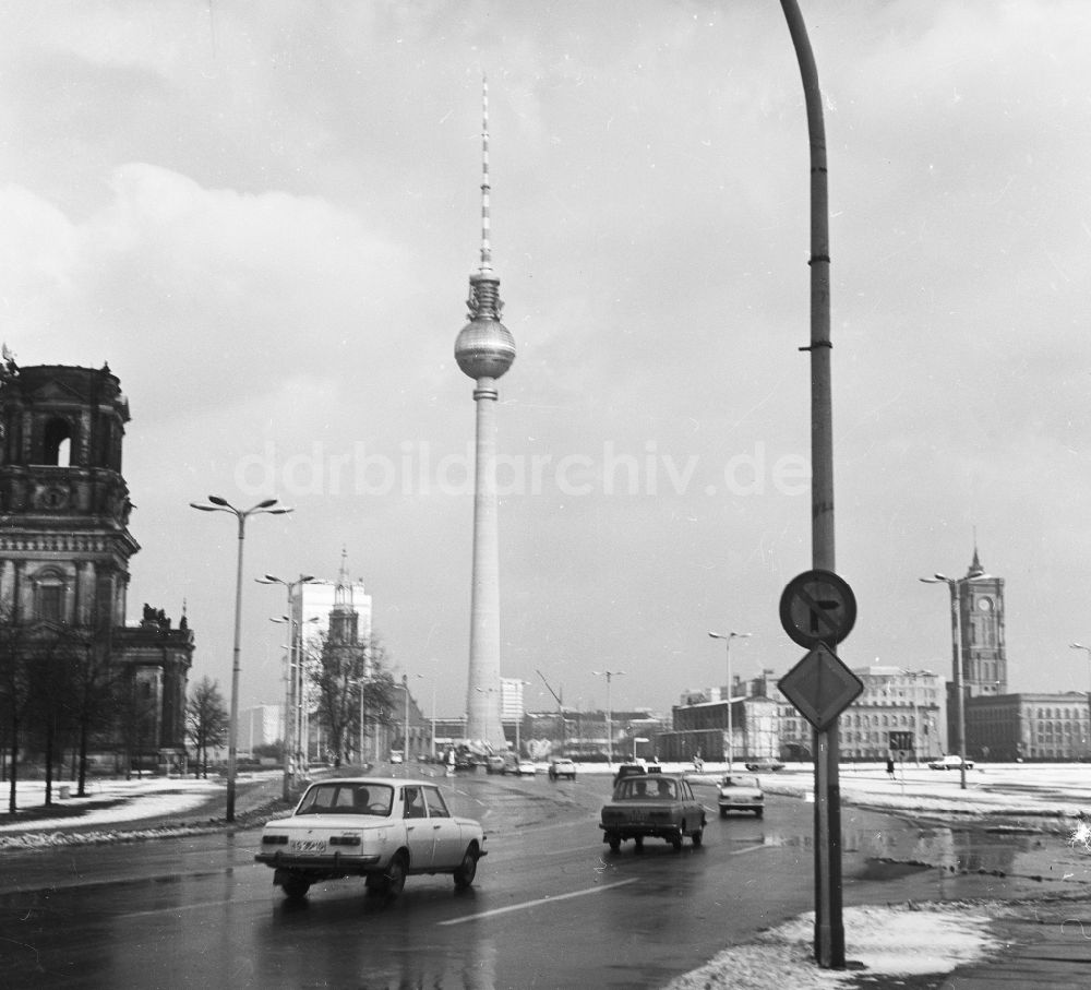 DDR-Fotoarchiv: Berlin - Stadtansicht vom Innenstadtbereich in Berlin, der ehemaligen Hauptstadt der DDR, Deutsche Demokratische Republik