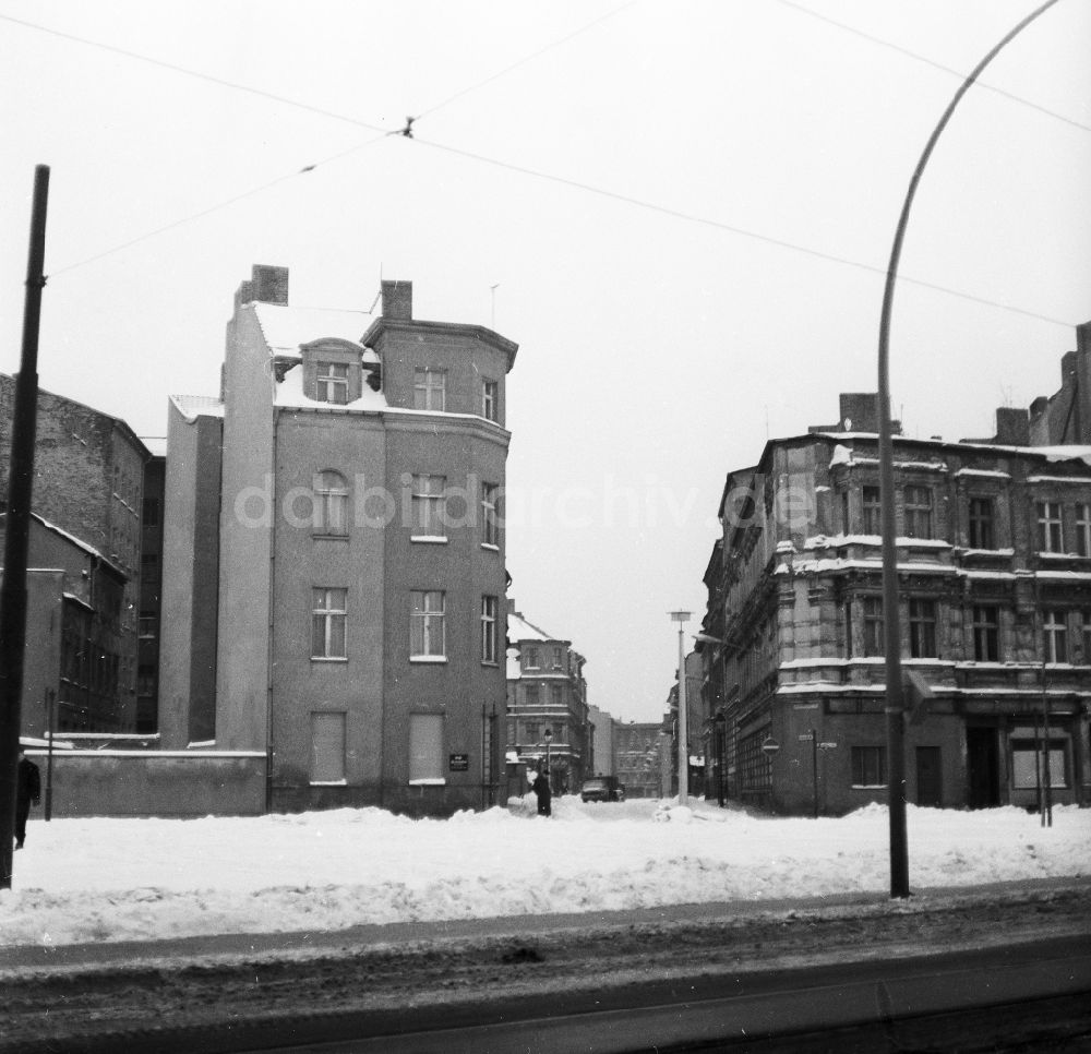 DDR-Fotoarchiv: Berlin - Stadtansichten im Winter von Berlin, der ehemaligen Hauptstadt der DDR, Deutsche Demokratische Republik