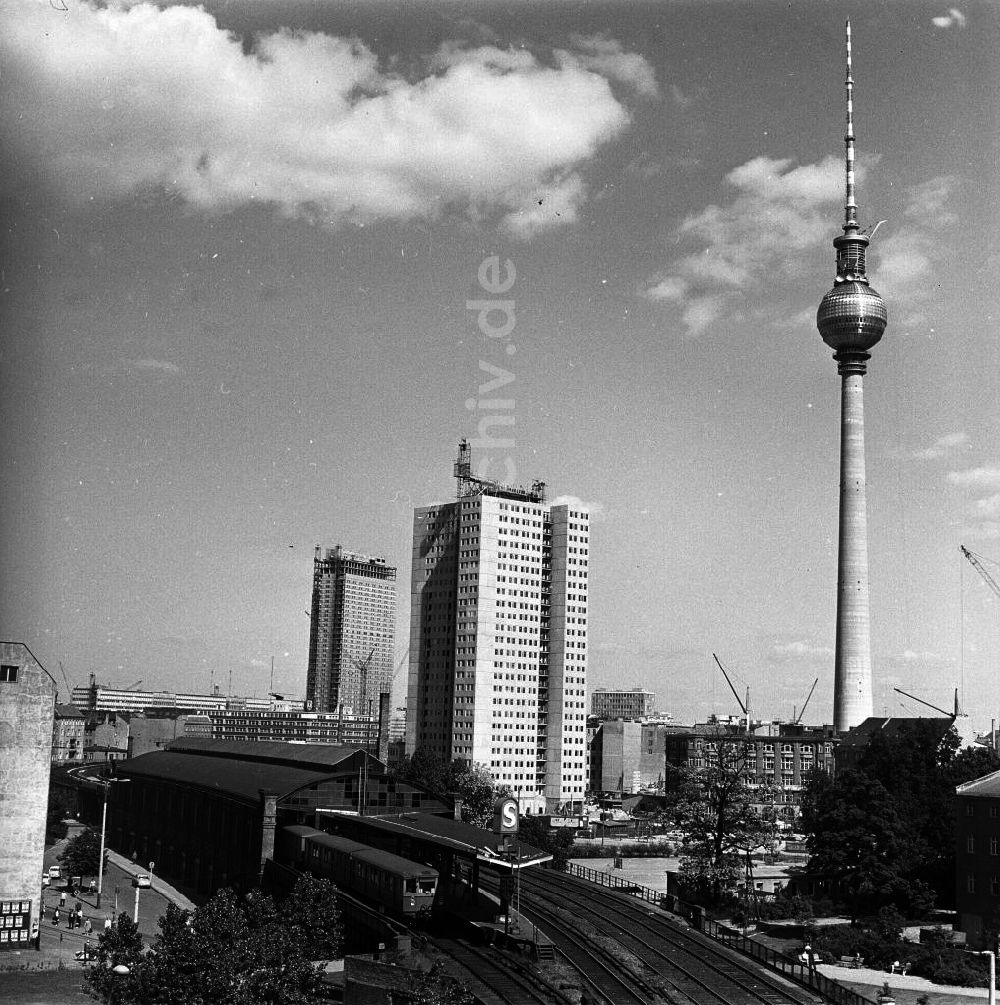 Berlin: Stadtzentrum Berlin- S-Bahn-Hof Hackescher Markt und Alexanderplatz