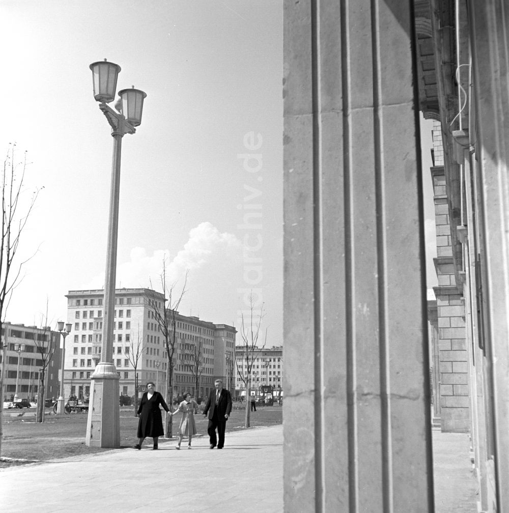 DDR-Fotoarchiv: Berlin - Stalinallee in Berlin in der DDR