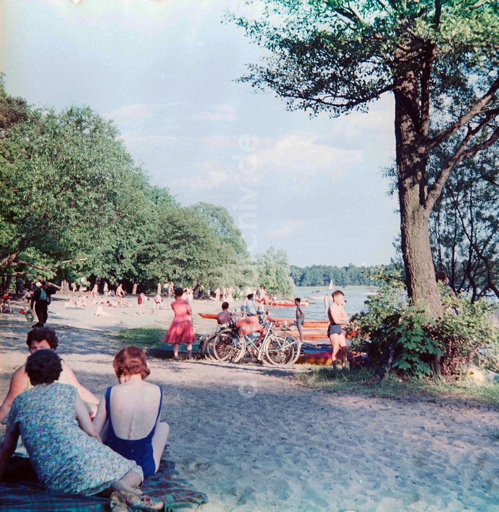 Berlin: Strandbad Müggelsee in Berlin, der ehemaligen Hauptstadt der DDR, Deutsche Demokratische Republik
