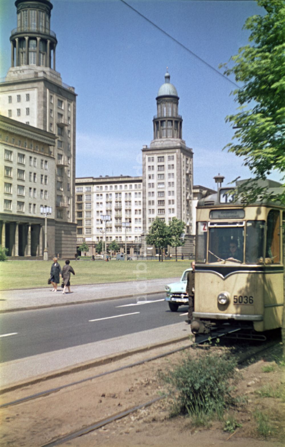 DDR-Bildarchiv: Berlin - Straßenbahnzug - Rekowagen in Berlin auf dem Gebiet der ehemaligen DDR