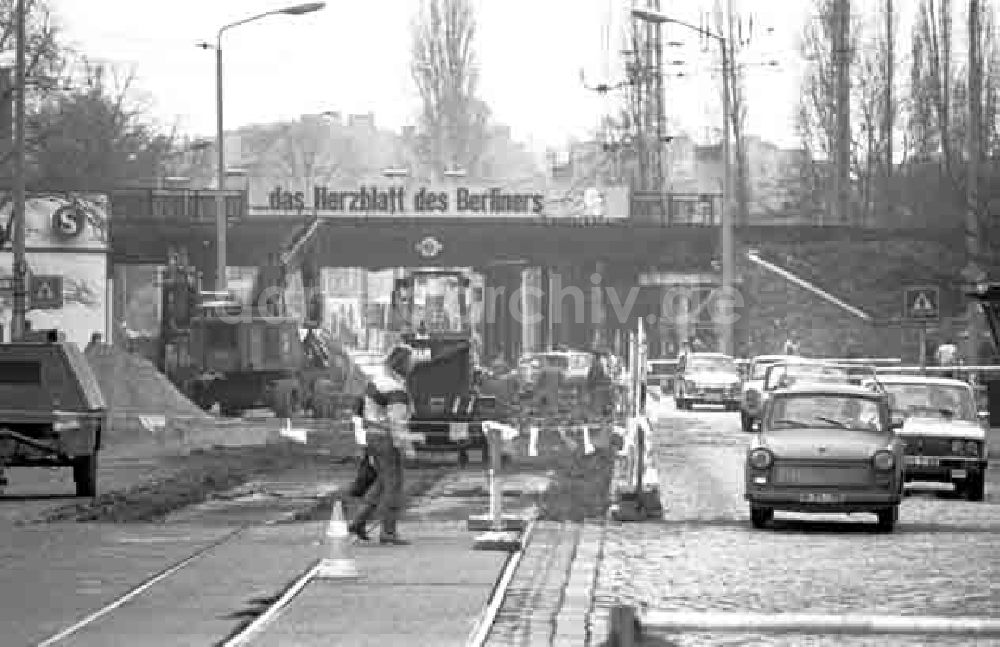 DDR-Bildarchiv: Berlin - Straßenbaumaßnahmen der Mahlsdorfer Str. Berlin Foto: Winkler