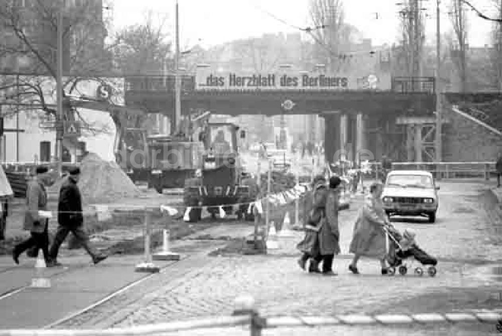 DDR-Fotoarchiv: Berlin - Straßenbaumaßnahmen der Mahlsdorfer Str. Berlin Foto: Winkler