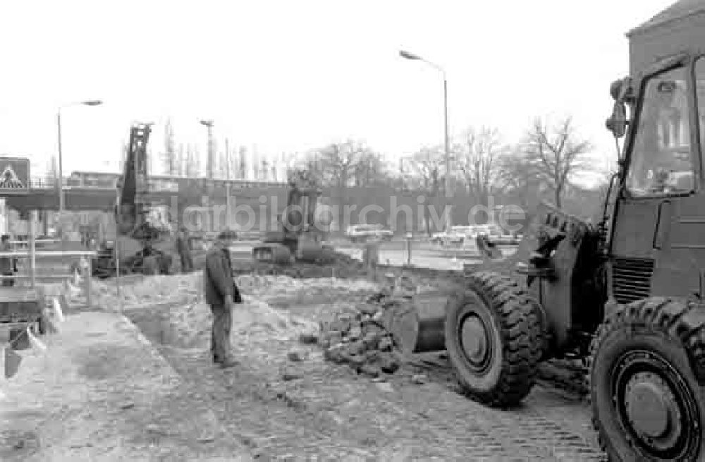 DDR-Fotoarchiv: Berlin - Straßenbaumaßnahmen der Mahlsdorfer Str. Berlin Foto: Winkler