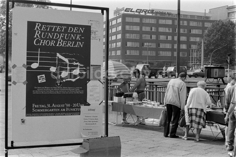 DDR-Bildarchiv: Berlin - Straßenszene an der Kreuzung Frankfurter Tor in Berlin - Friedrichshain