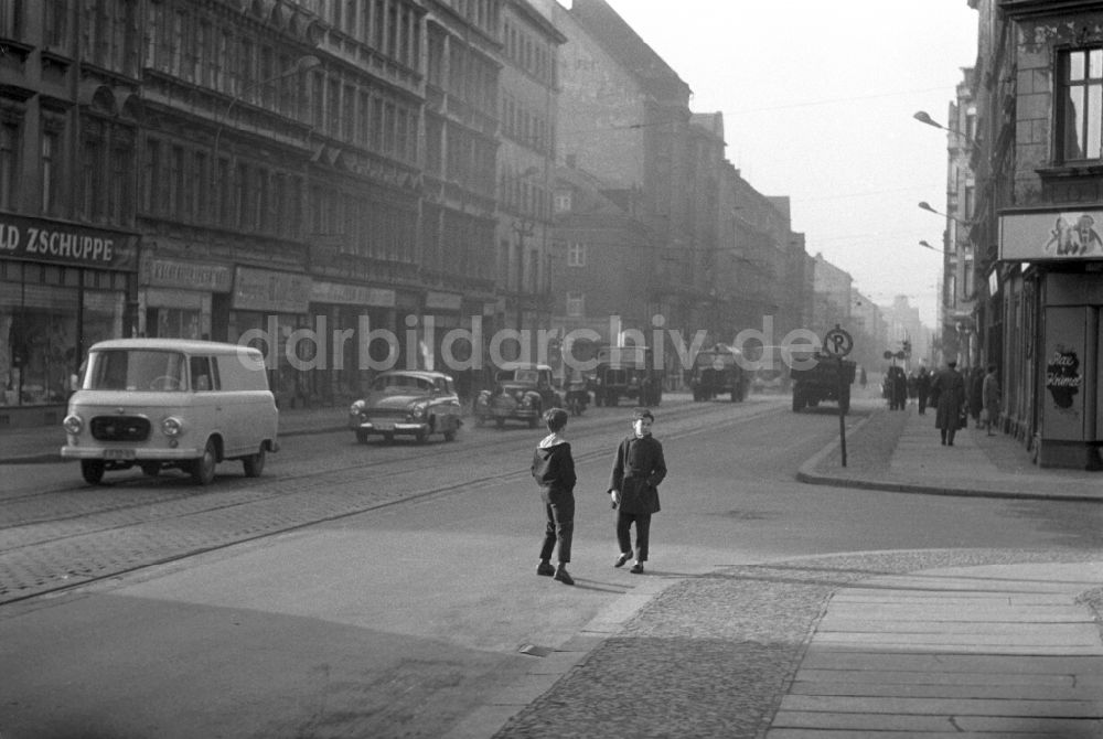 DDR-Fotoarchiv: Leipzig - Straßenszene in Leipzig in Sachsen in der DDR
