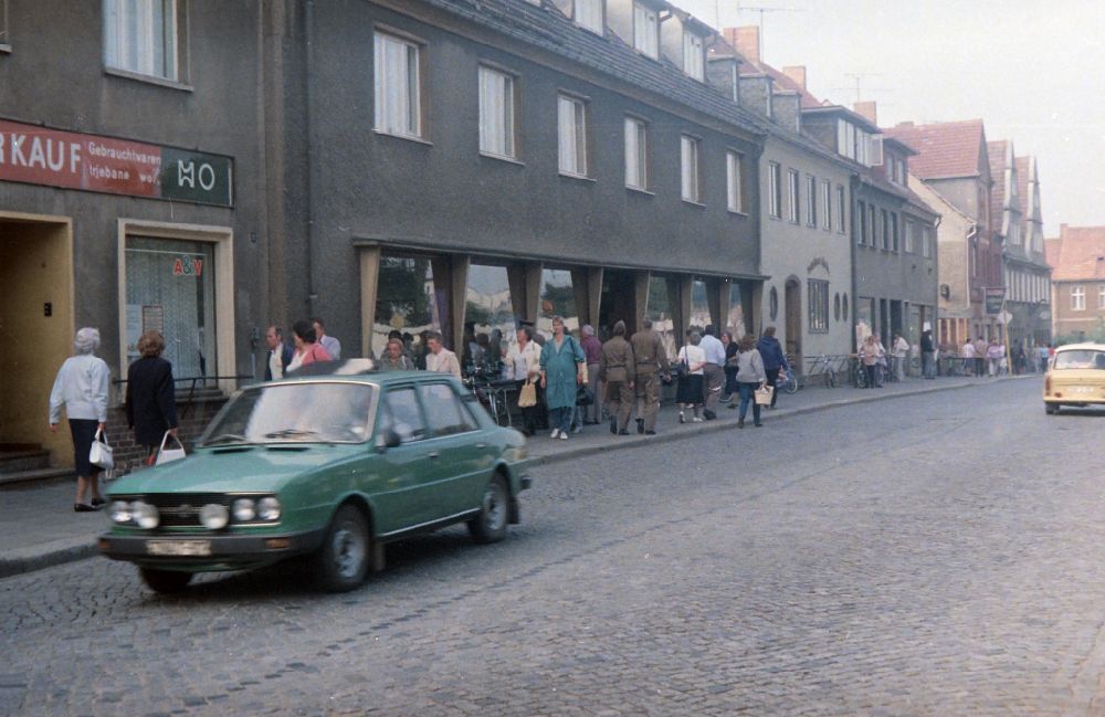DDR-Bildarchiv: Lübben (Spreewald) - Straßenzustand in Lübben (Spreewald) in der DDR