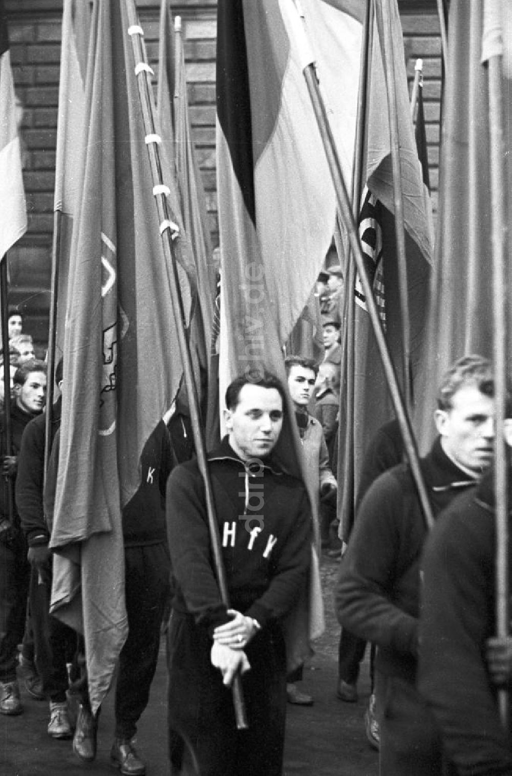 DDR-Bildarchiv: Leipzig - Studenten der DHfK beim 1. Mai-Umzug, Leipzig 1960