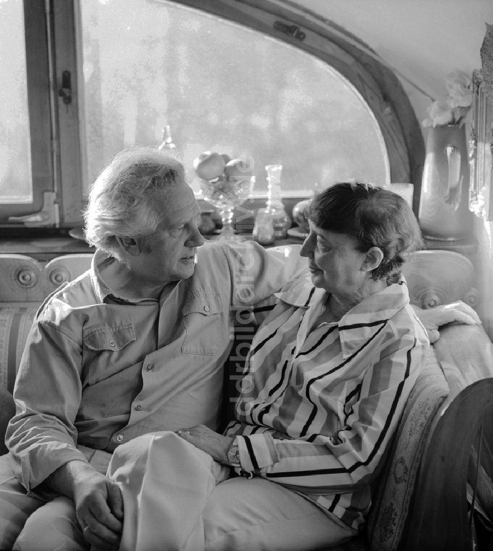 Ückeritz: Susanne Kandt-Horn (1914 - 1996) und ihr Ehemann der Maler und Grafiker Manfred Kandt (1922–1992) in Ückeritz in Mecklenburg-Vorpommern in der DDR
