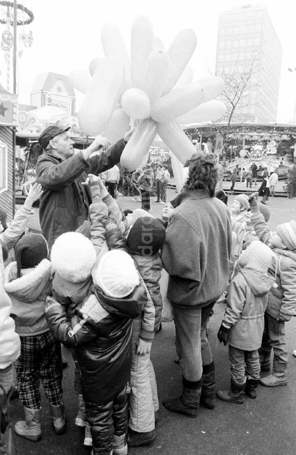 DDR-Bildarchiv: unbekannt - Tag der Vorschulkinder auf dem Weihnachtsmarkt Ort: unbekannt Foto: Winkler