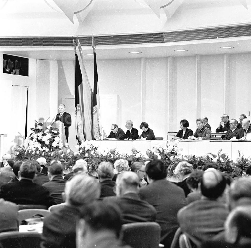 DDR-Bildarchiv: Berlin - Tagung des Nationalrat der DDR in der Kongresshalle Berlin