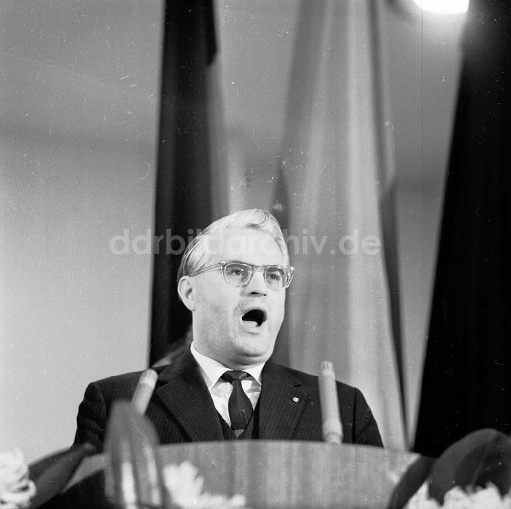 DDR-Fotoarchiv: Berlin - Tagung des Nationalrat der DDR in der Kongresshalle Berlin