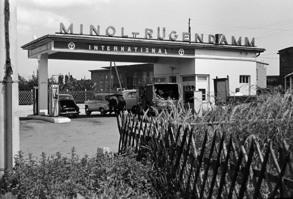 DDR-Fotoarchiv: Stralsund - Tankstelle in Stralsund in der DDR